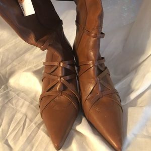 Ladies Brown Leather heeled boots size 7 NWT